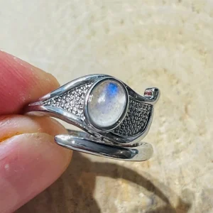Bague en Oeil d' Horus sertie d'une Labradorite, taille réglable