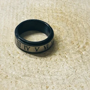 Bague rotative en Acier et Titane avec chiffre romain, Taille 57