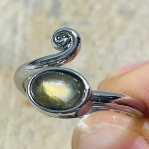 Bague vague en Labradorite ovale, Taille réglable