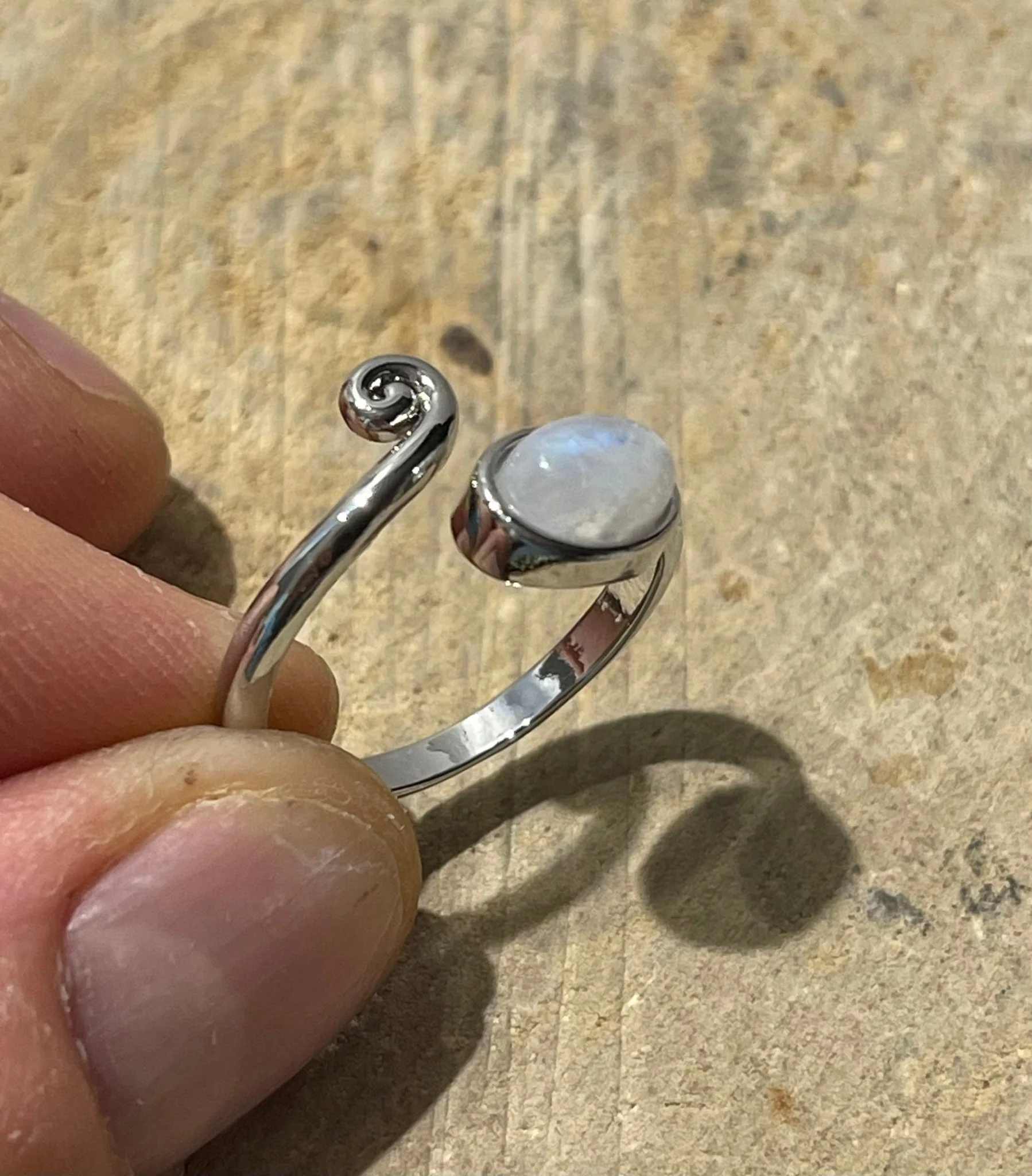 Bague vague en Péristérite ovale, Taille réglable – Image 3