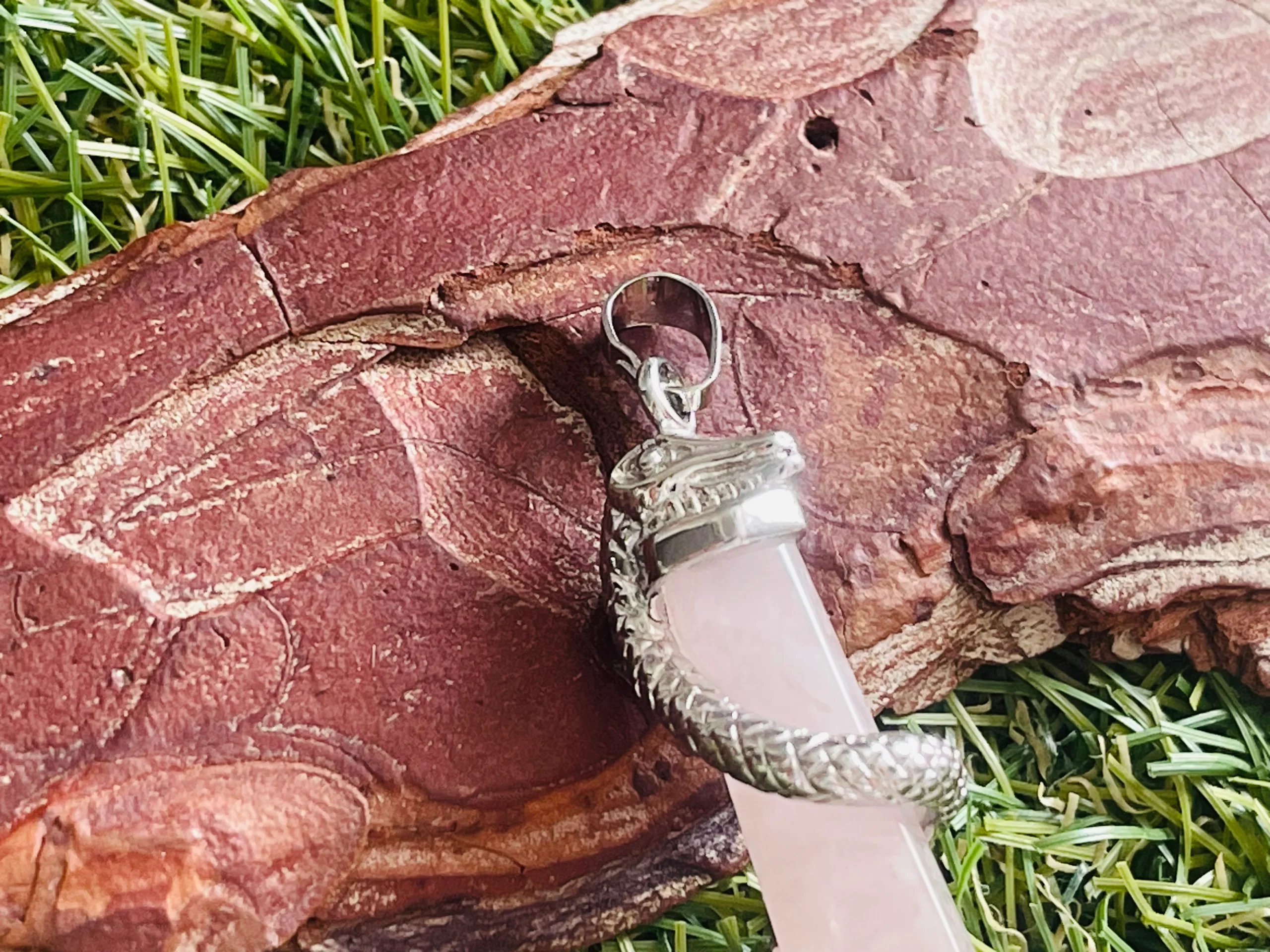 Pendentif en Quartz rose en forme de serpent – Image 4