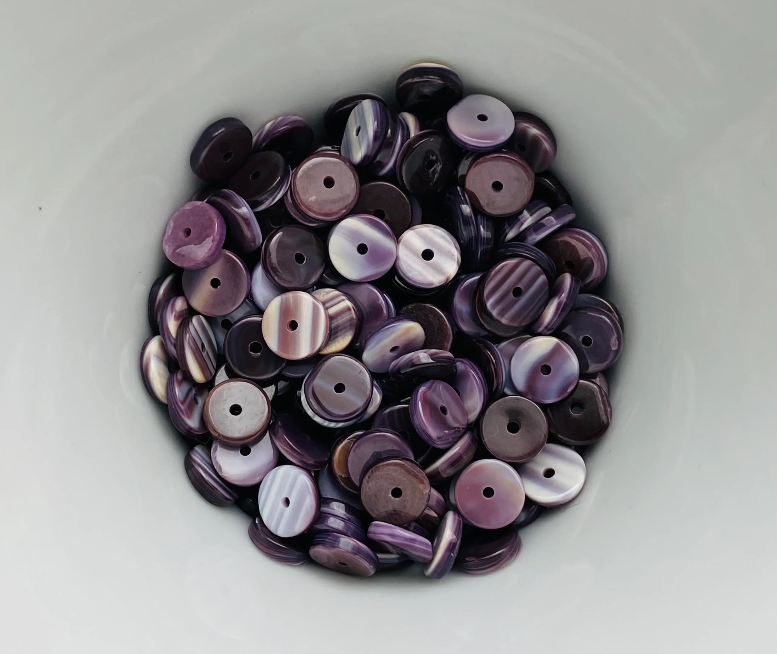 Perles naturelles en Wampum rondelles en 6 mm (lot de 10) – Image 3