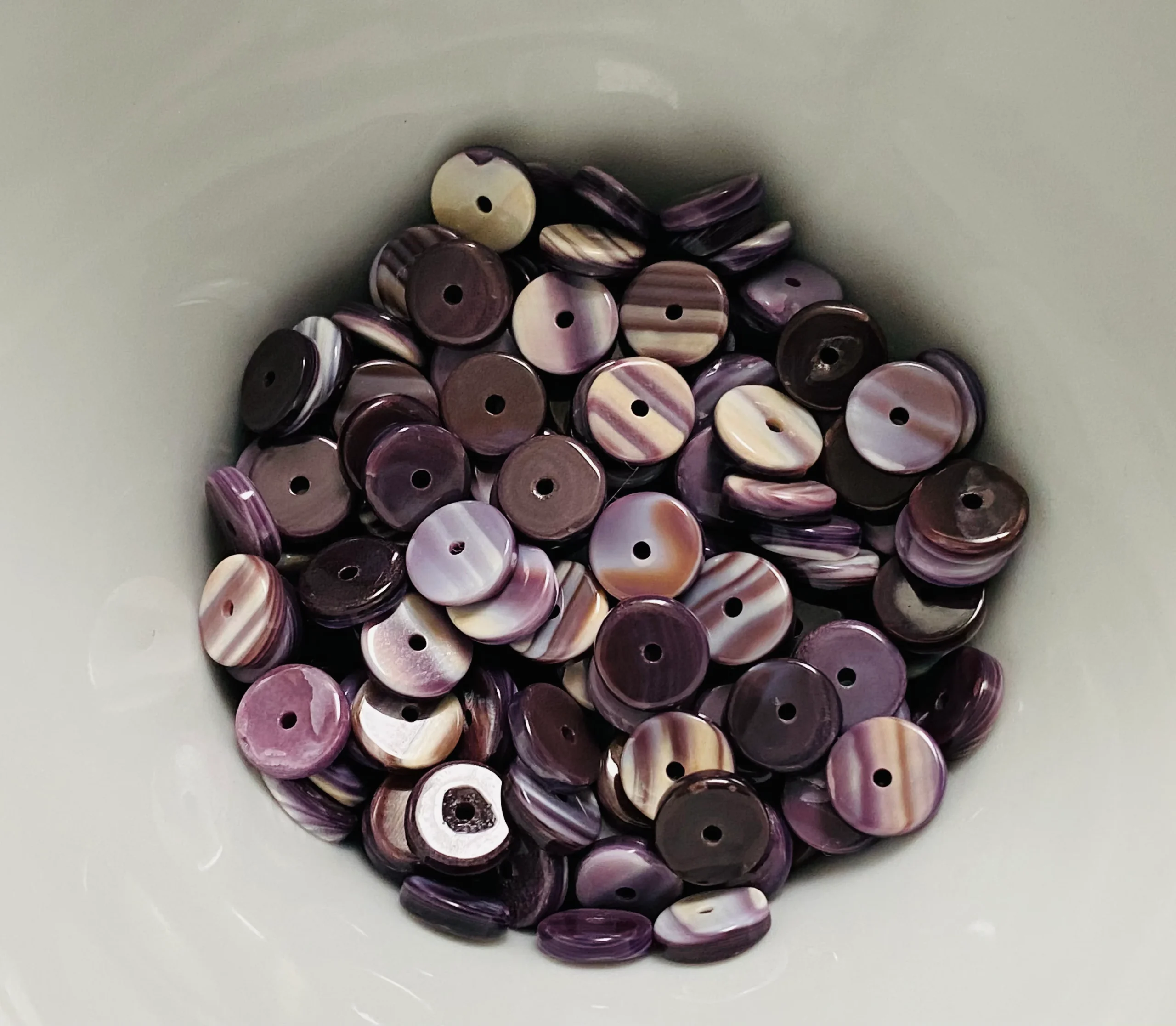 Perles naturelles en Wampum rondelles en 6 mm (lot de 10)