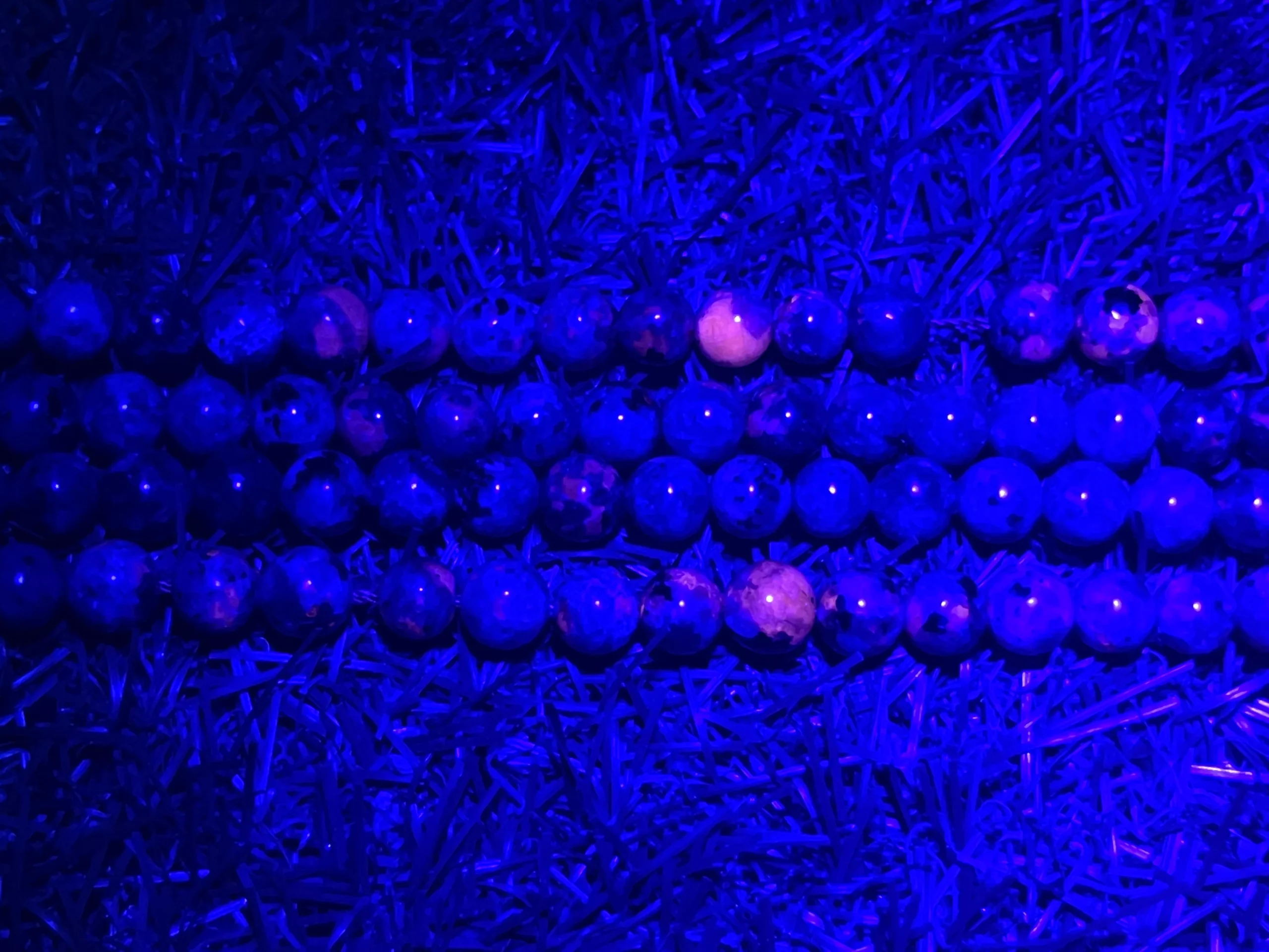 Perles naturelles en Yooperlite en 6 mm – Image 5