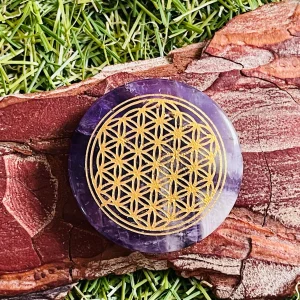 Améthyste cabochon avec fleur de vie doré