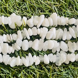 Perles en pierre naturelle chips / pépites en Péristérite en 5-8 mm (fil de 80cm)