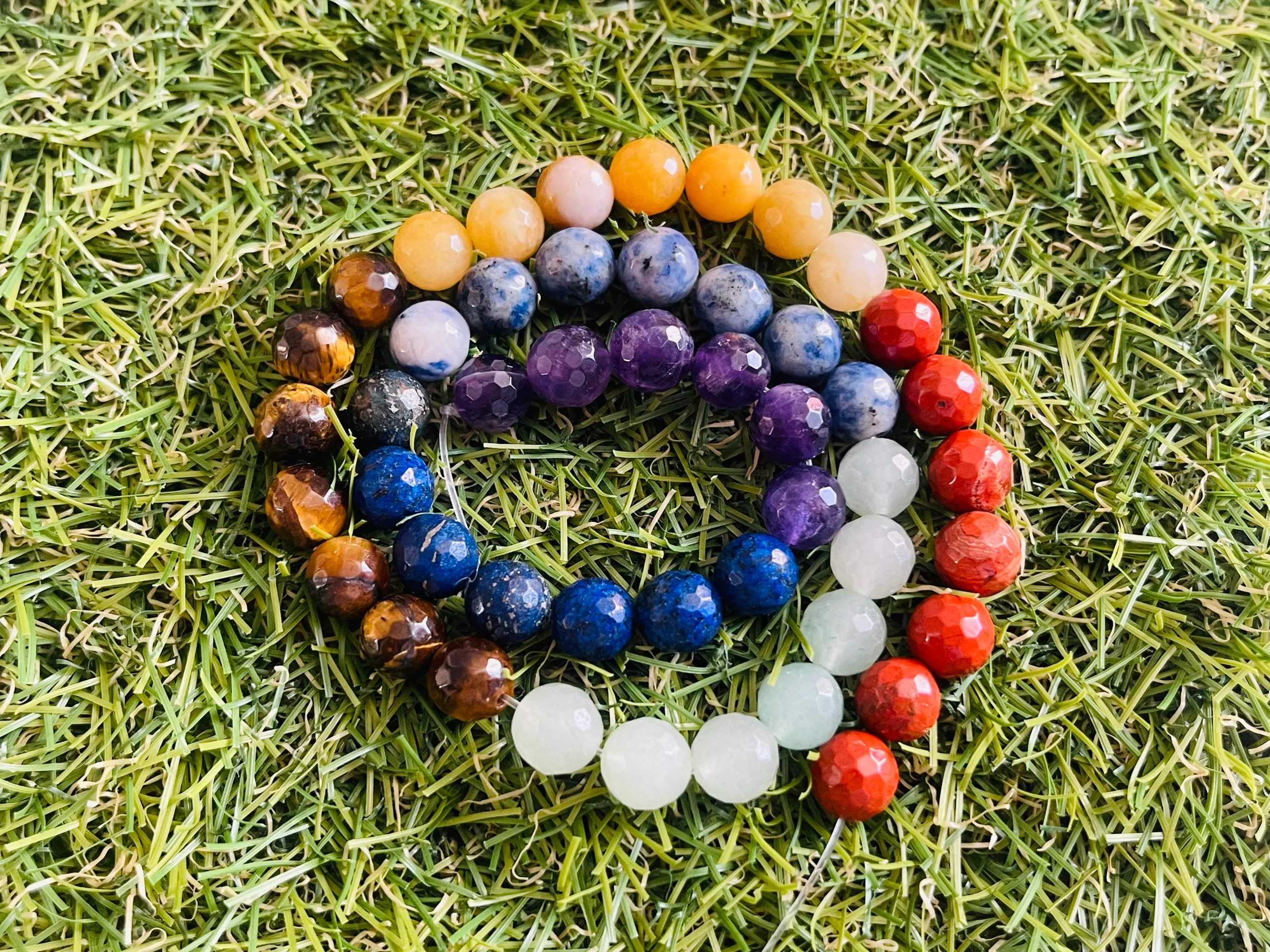 Fil de Perles naturelles 7 Chakras en 8 mm facettées – Image 2