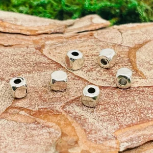 Lot de 20 Perles intercalaires Cube 4 mm pour bracelet