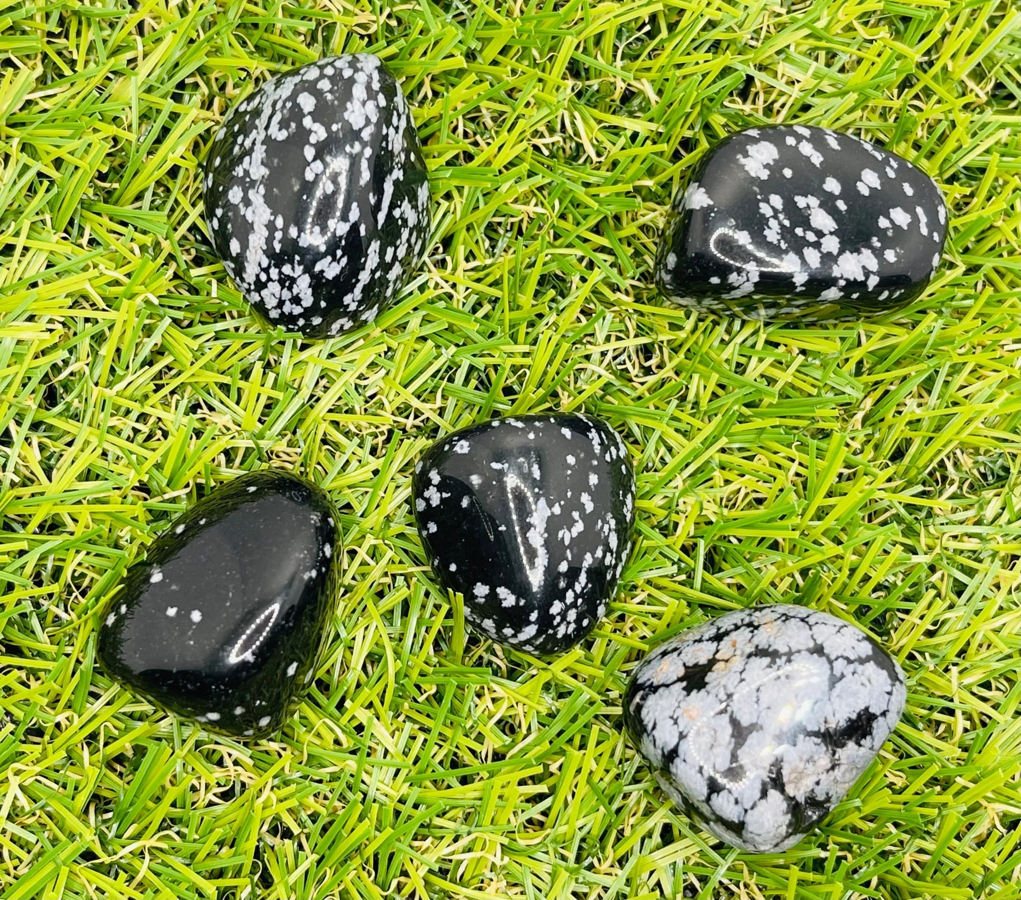 Lot de 5 pierres roulées naturelles en Obsidienne flocon