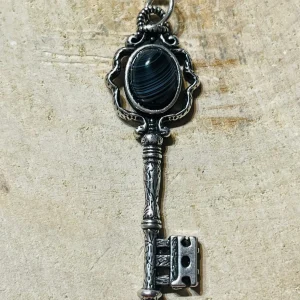 Pendentif en forme de clé et en Agate