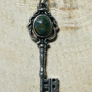 Pendentif en forme de clé et en Agate mousse