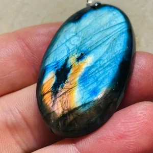 Pendentif en Labradorite arc en ciel (1)