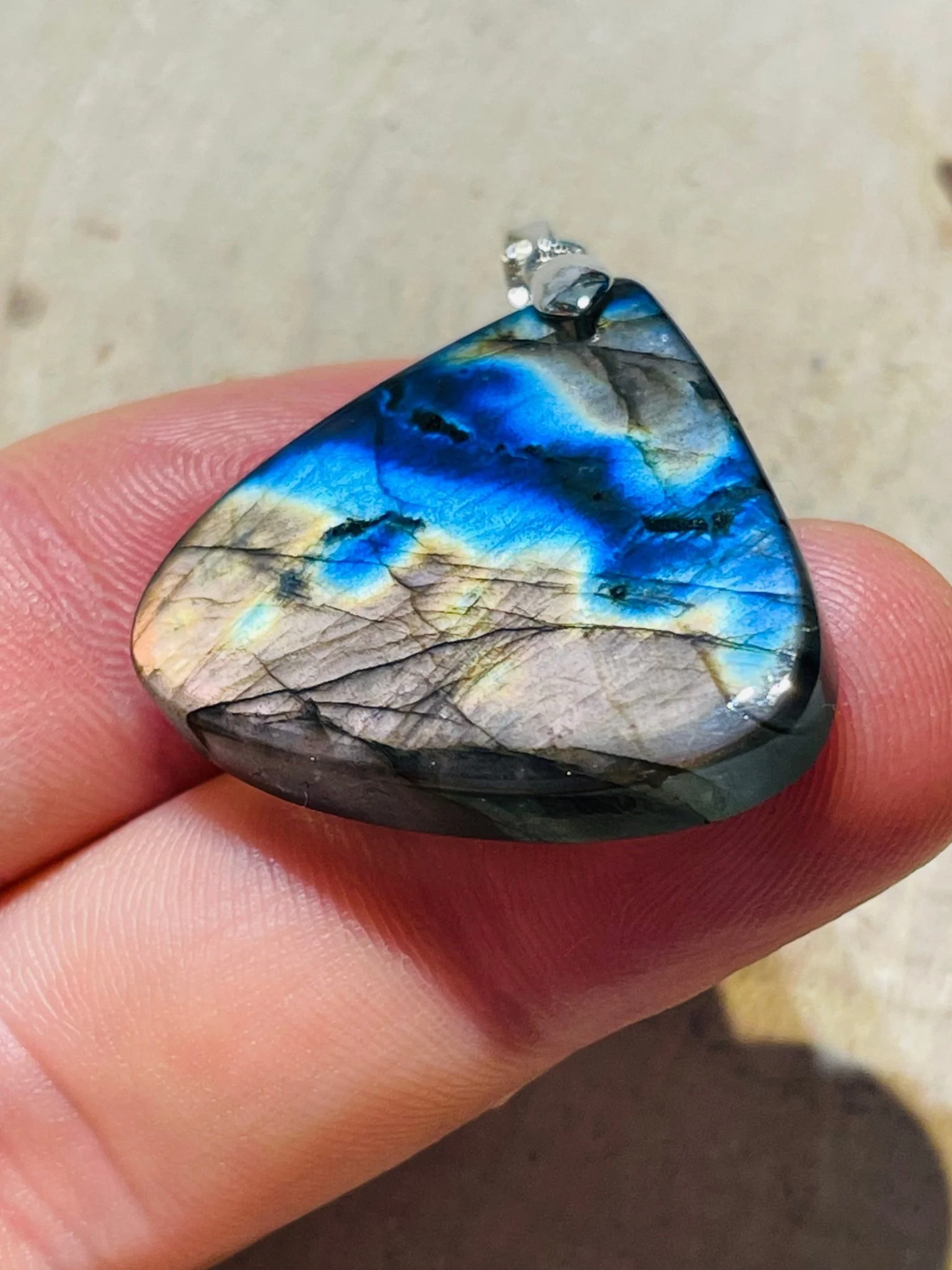 Pendentif en Labradorite arc en ciel (3) – Image 4