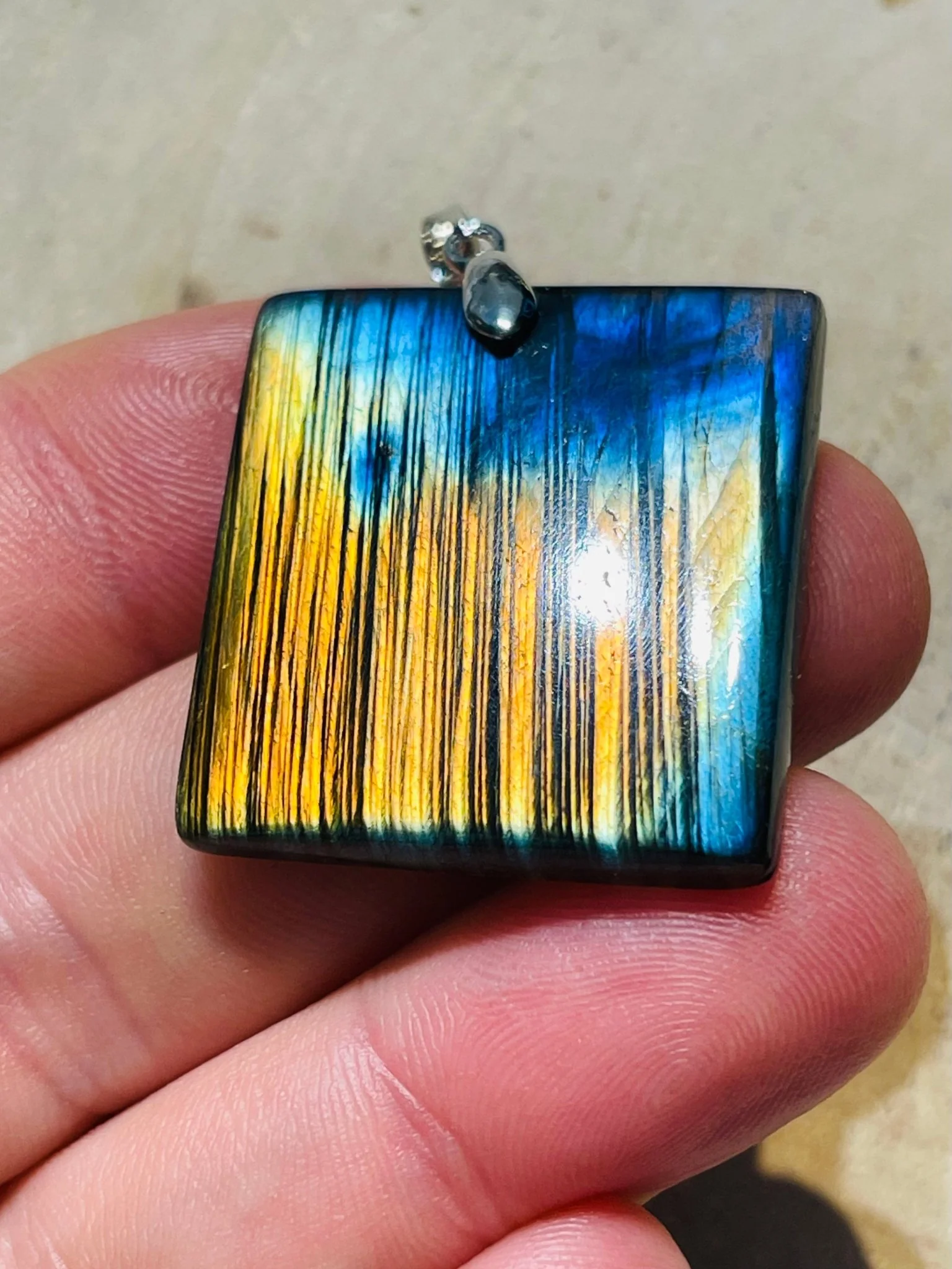 Pendentif en Labradorite arc en ciel (4) – Image 4
