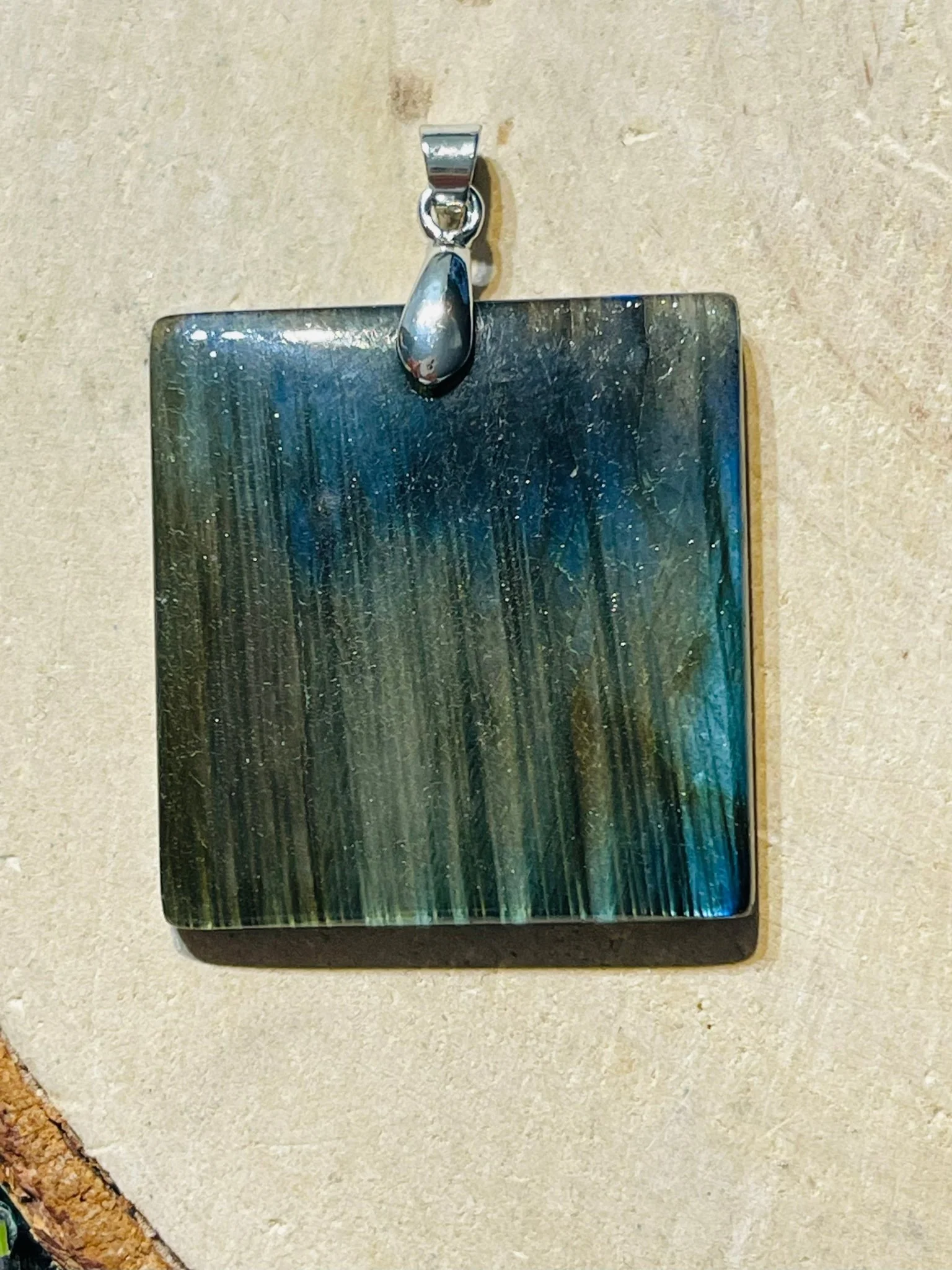 Pendentif en Labradorite arc en ciel (4) – Image 3