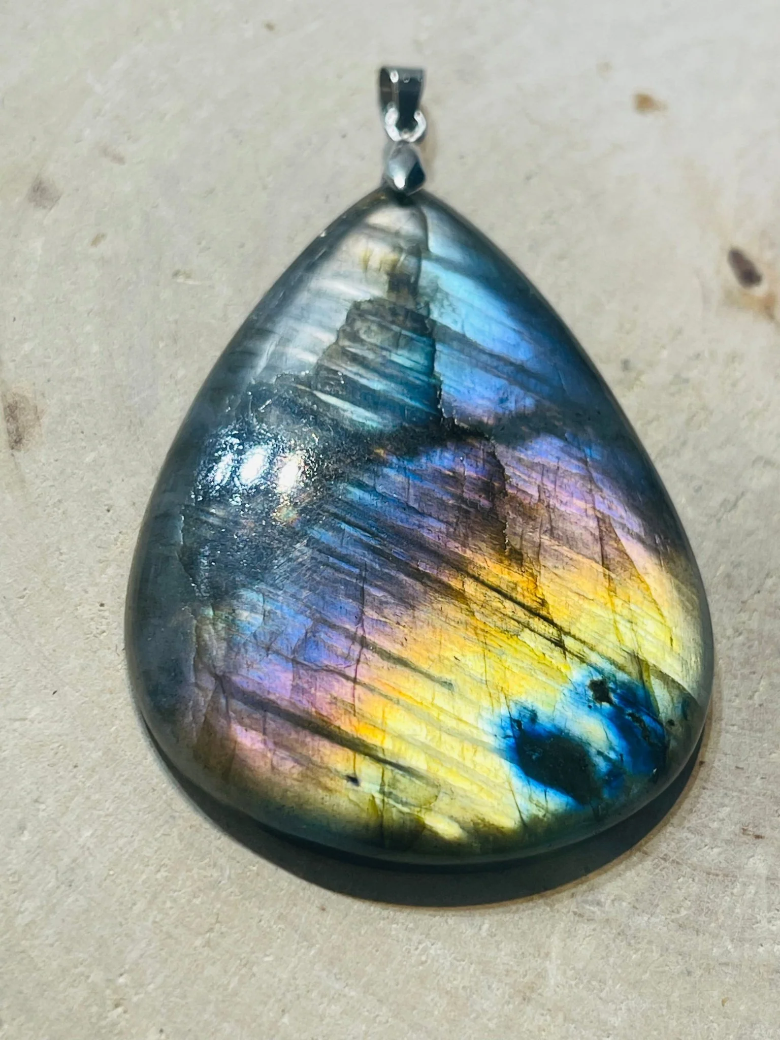 Pendentif en Labradorite arc en ciel