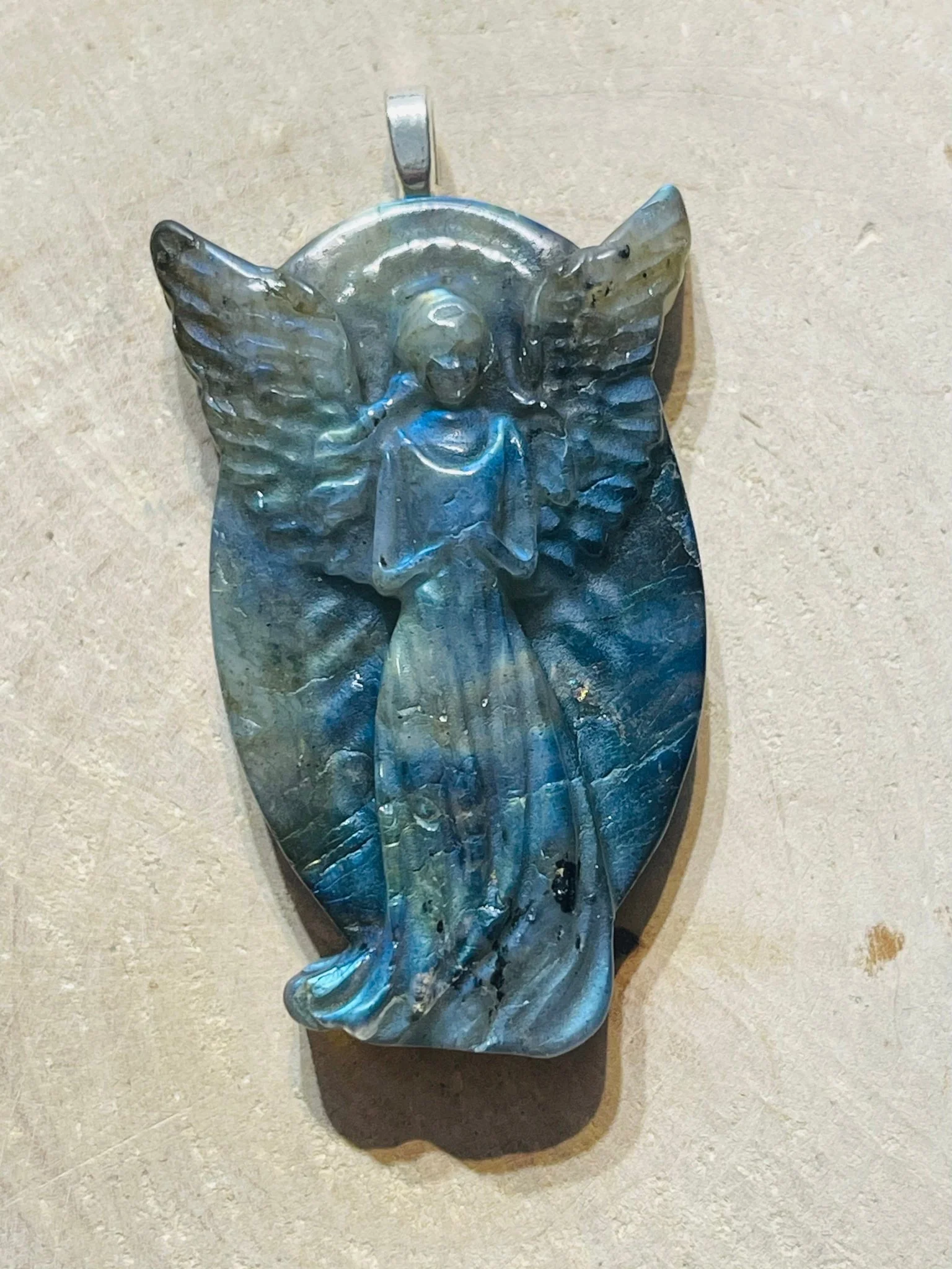 Pendentif en Labradorite en forme d’ange (2) – Image 5