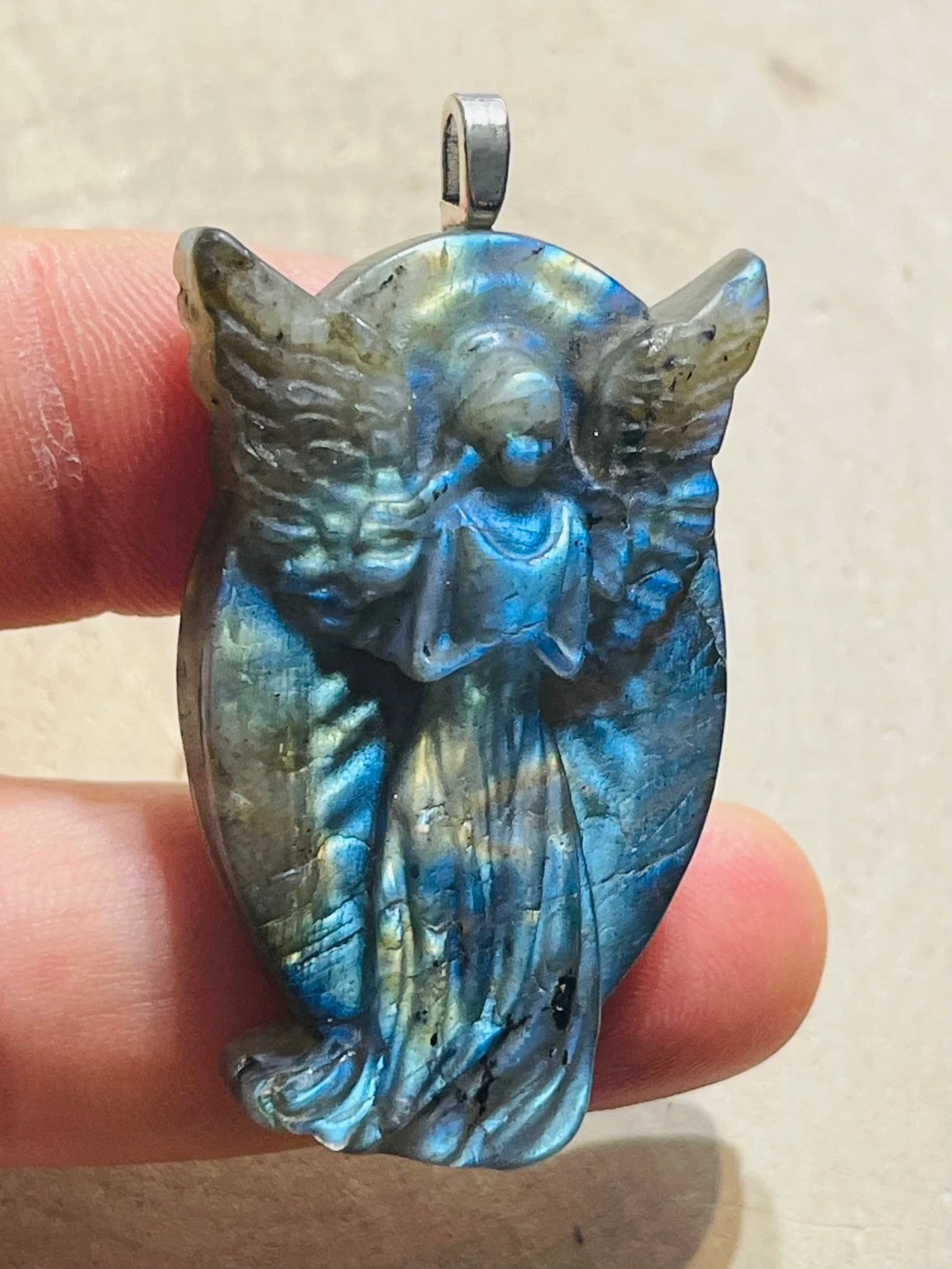 Pendentif en Labradorite en forme d’ange (2) – Image 2