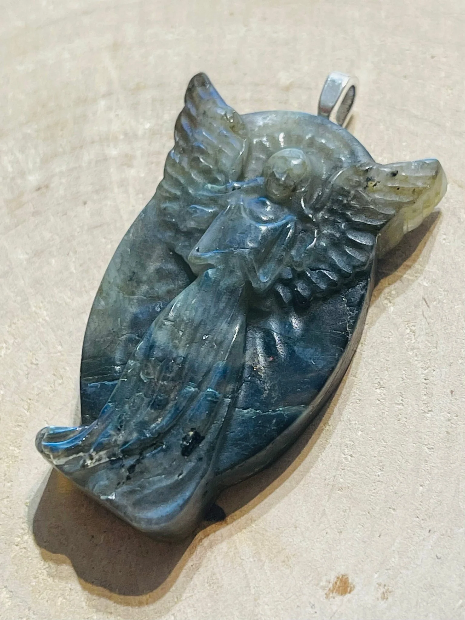 Pendentif en Labradorite en forme d’ange (2) – Image 6