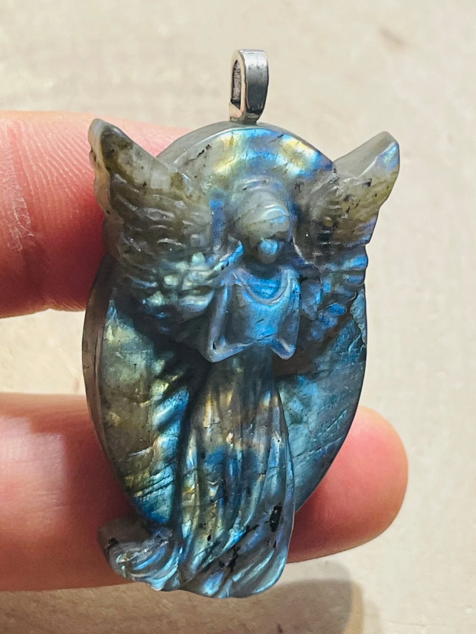 Pendentif en Labradorite en forme d’ange (2) – Image 4
