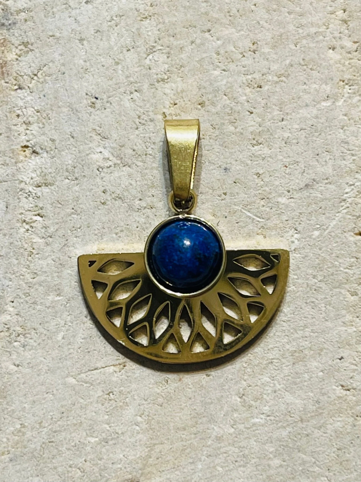 Pendentif en Lapis-lazuli doré