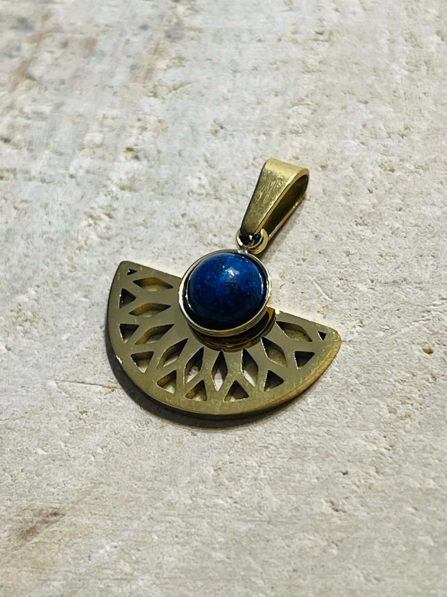 Pendentif en Lapis-lazuli doré – Image 3