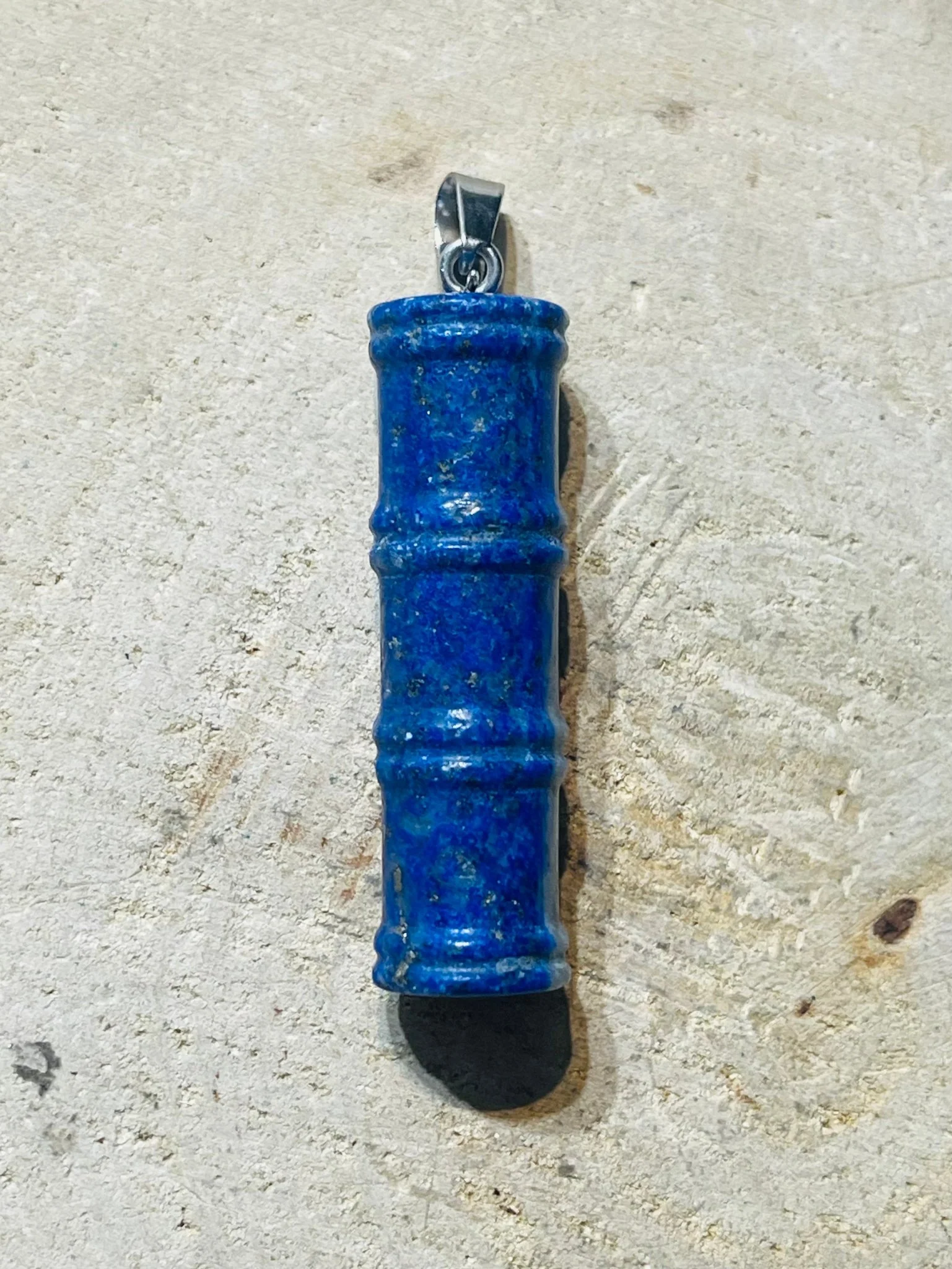 Pendentif en Lapis-lazuli en forme de Bambou