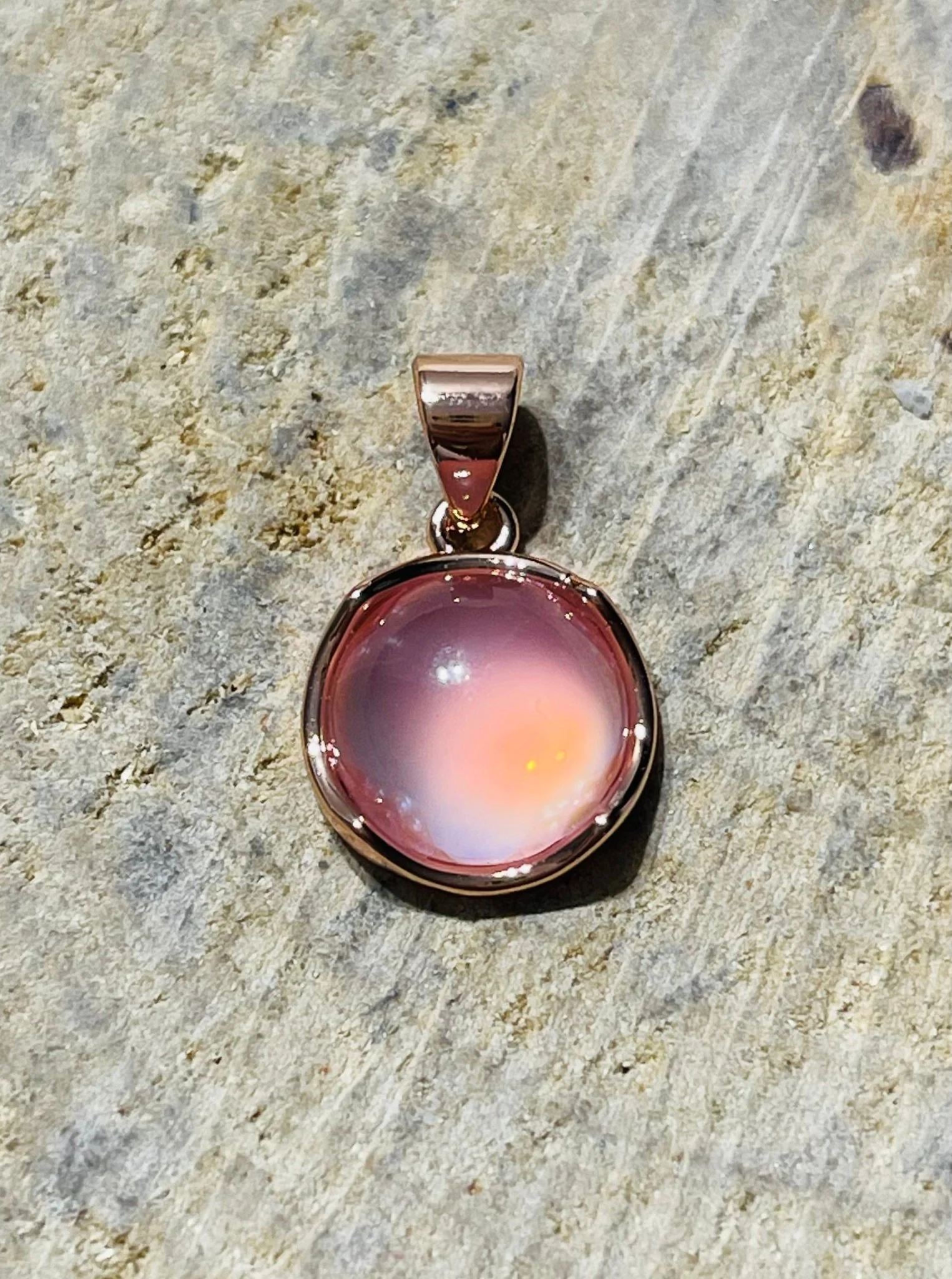 Pendentif en Quartz rose cabochon