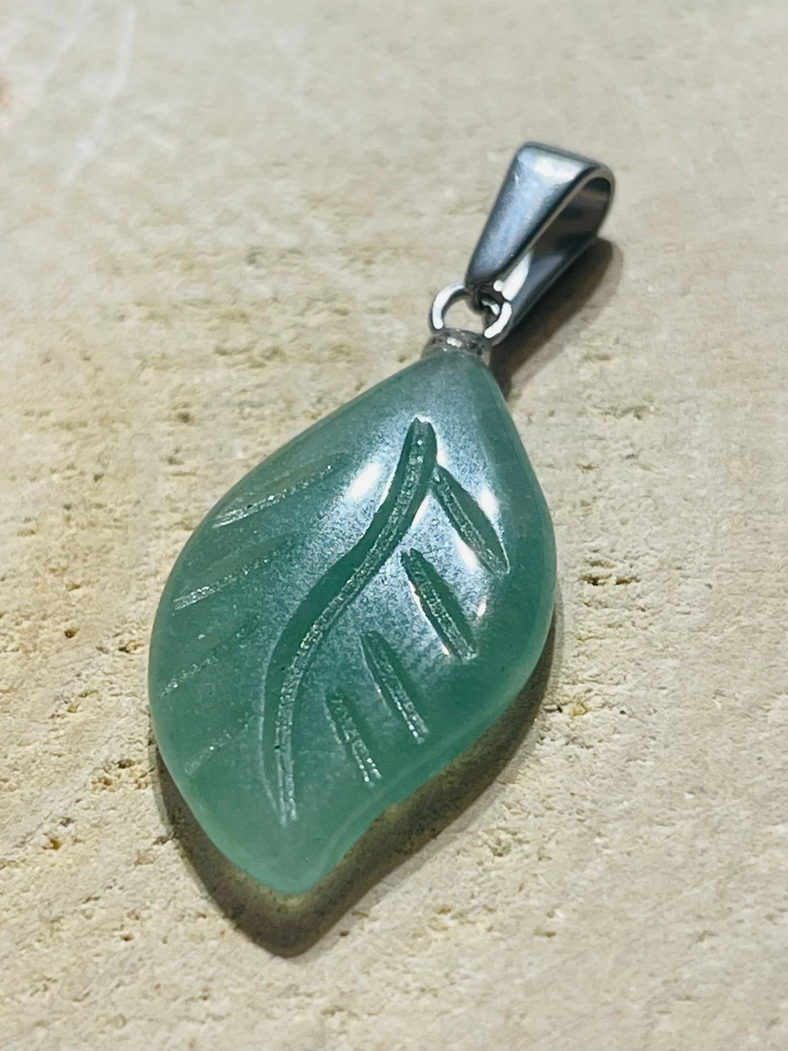 Pendentif Feuille en Aventurine verte – Image 3