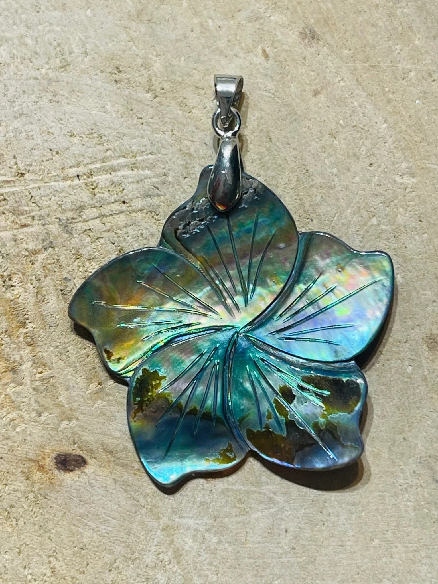 Pendentif Fleur en coquille d’ Ormeau – Image 3