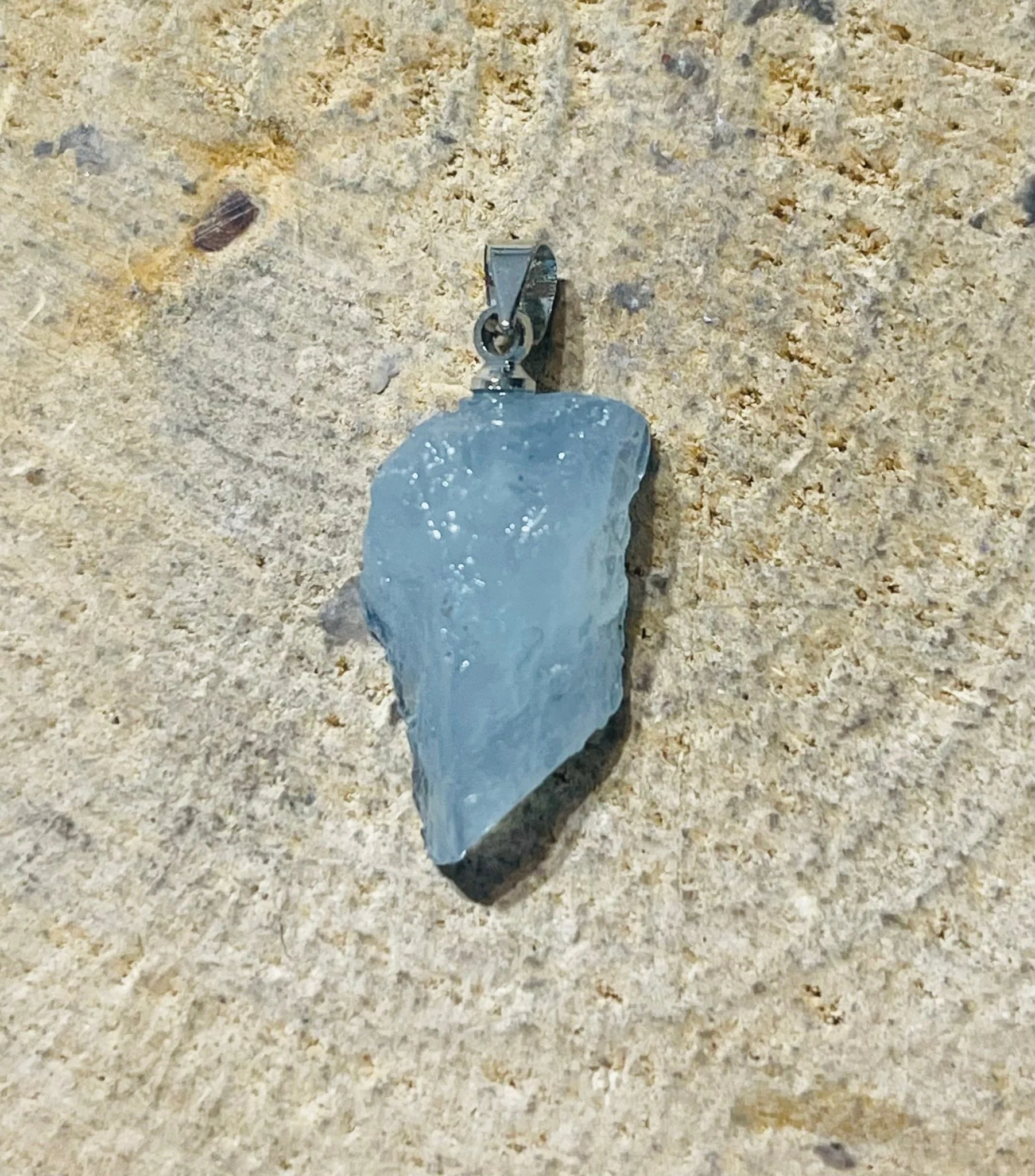 Pendentifs en pierre naturelle Aigue marine brute au choix (1) – Image 4