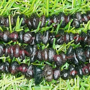 Perles naturelles chips / pépites en Grenat en 4-6 mm (fil de 80 cm)