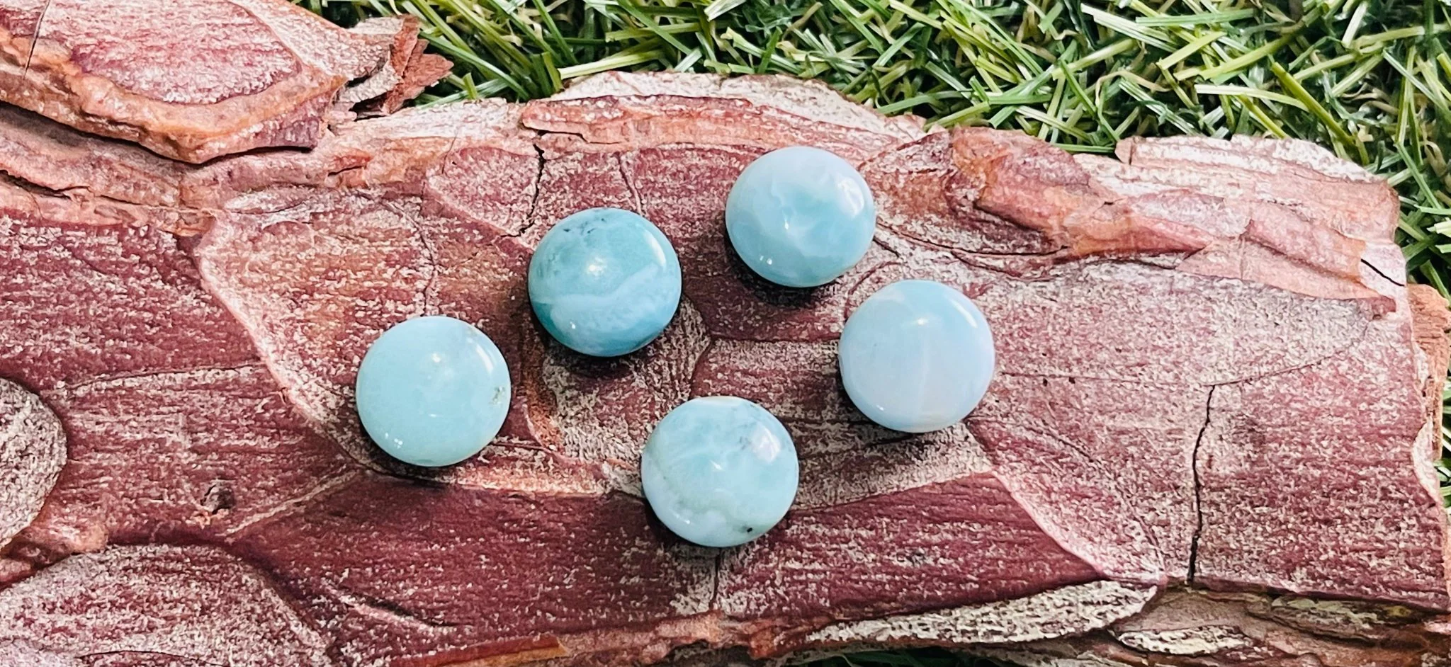 Perles naturelles ronde cabochon en Larimar en 10 mm