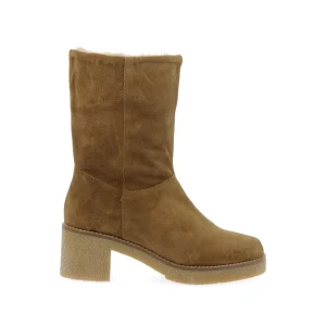 Boots emiliana